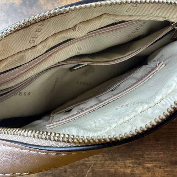 GUESS womens Top Zip bag - Picture 7 of 8